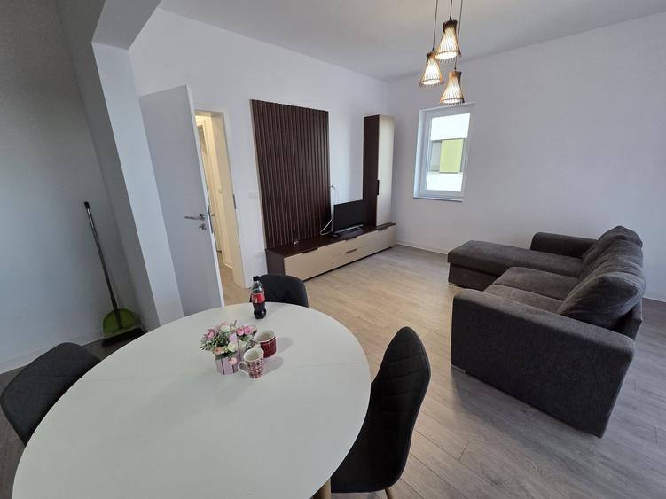 Apartament cu 2 camere semidecomandat, mobilat în Giroc