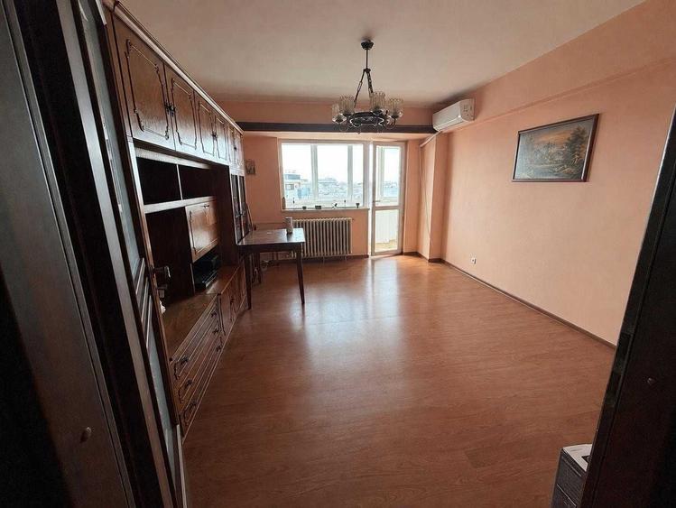 Apartament cu 3 camere decomandat în Titulescu
