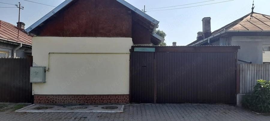 Casă cu 2 camere cu Teren 970 Mp în Central