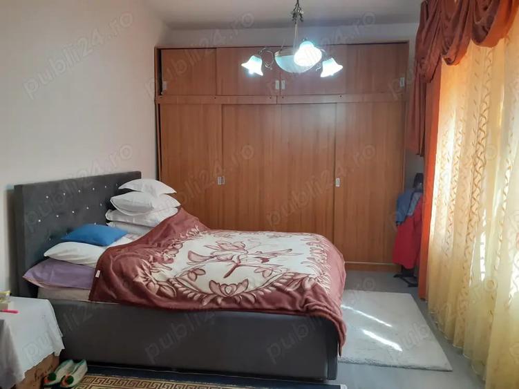 Casă cu 6 camere cu Teren 283 Mp în Școlilor