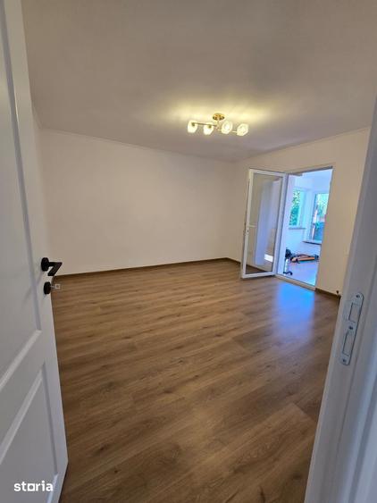 Casă cu 6 camere cu Teren 3148 Mp în Central