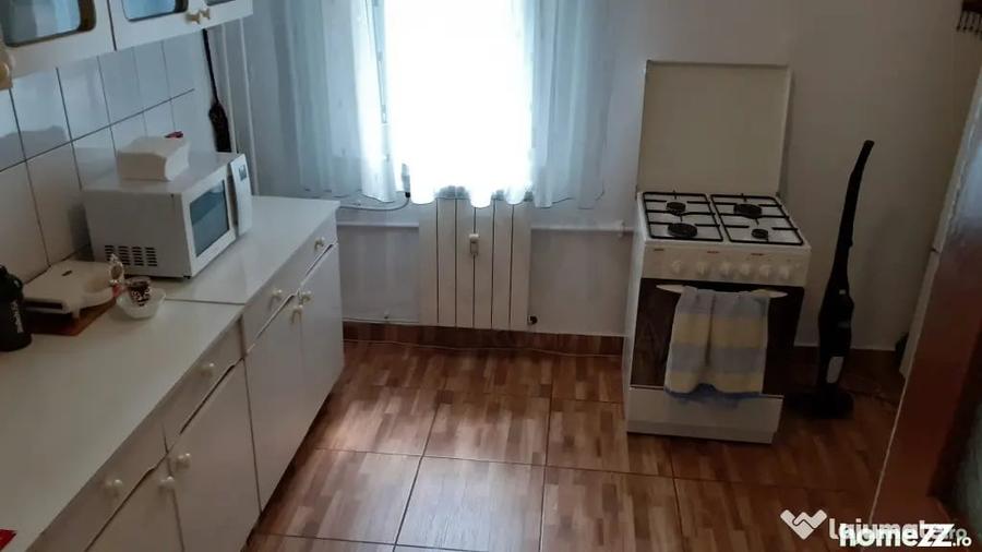 Apartament cu 3 camere decomandat în Nerva Traian