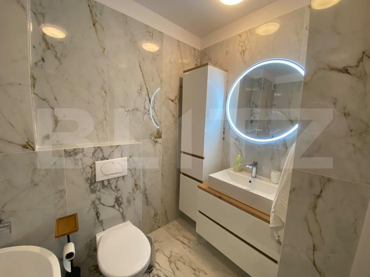 Apartament cu 3 camere semidecomandat, mobilat în Florești