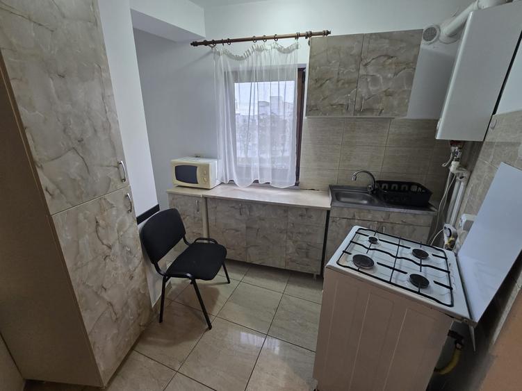 Apartament cu 2 camere decomandat în Nicolina
