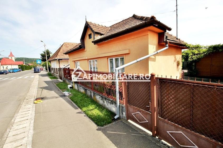 Casă individuală cu 3 camere cu Canalizare în Unirii