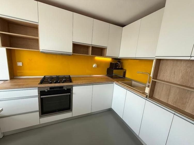 Apartament cu 3 camere semidecomandat în Cotroceni