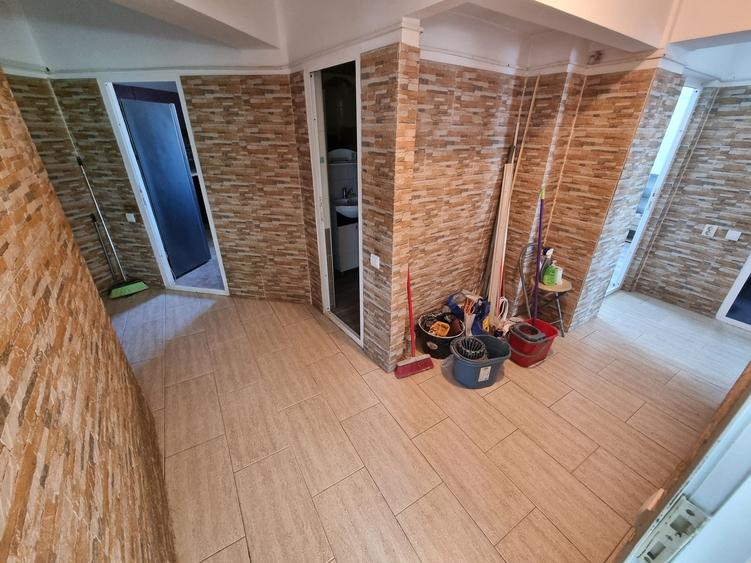 Apartament cu 3 camere decomandat, mobilat în Trocadero