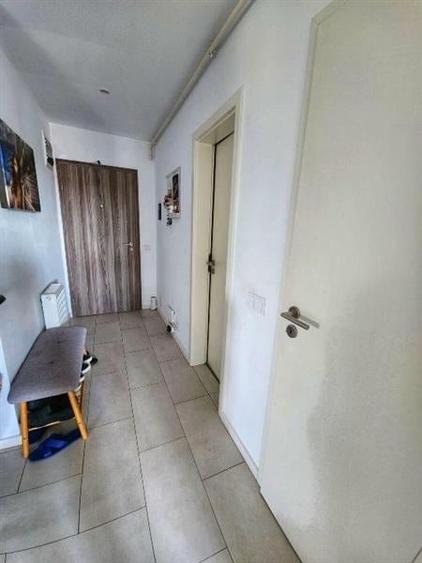 Apartament cu 3 camere decomandat în Tractorul