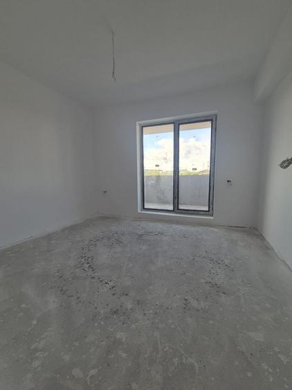 Apartament cu 3 camere decomandat în Theodor Pallady