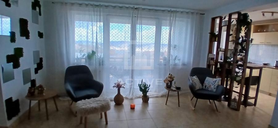 Apartament cu 3 camere semidecomandat, mobilat în Andrei Mureșanu
