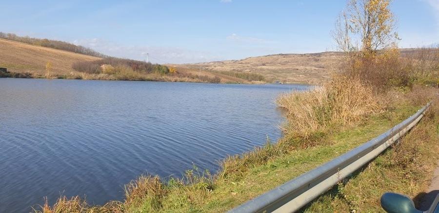 Teren intravilan cu front la Lac - 7