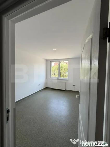 Spațiu comercial, de 390 mp, în Luna