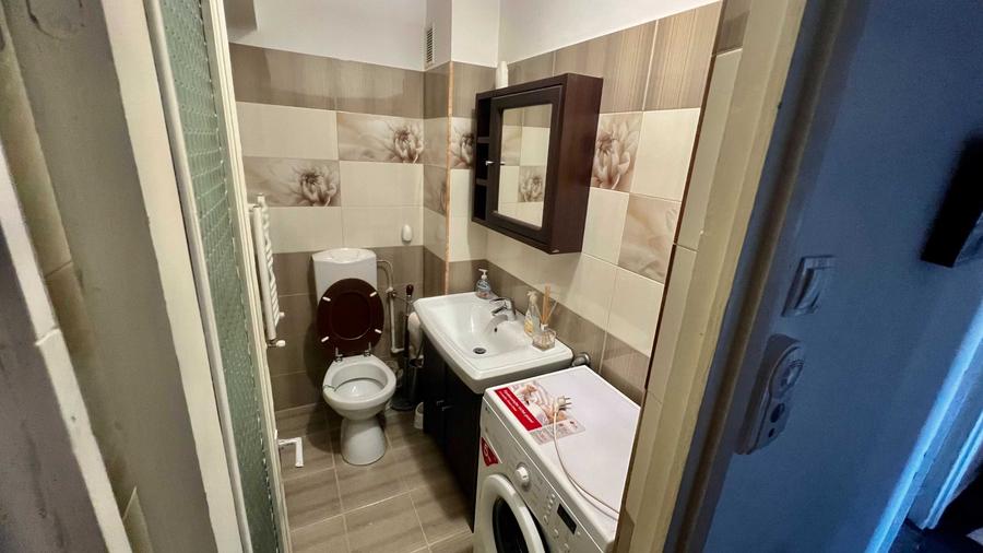 Apartament cu 3 camere decomandat în Capitol