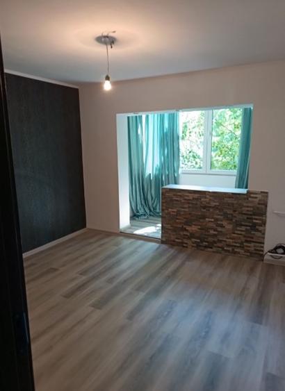 Apartament cu 4 camere decomandat în Vitan