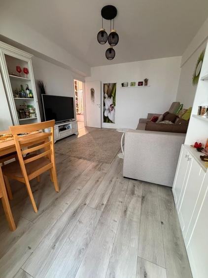 Apartament cu 2 camere decomandat, mobilat în Calea Moldovei