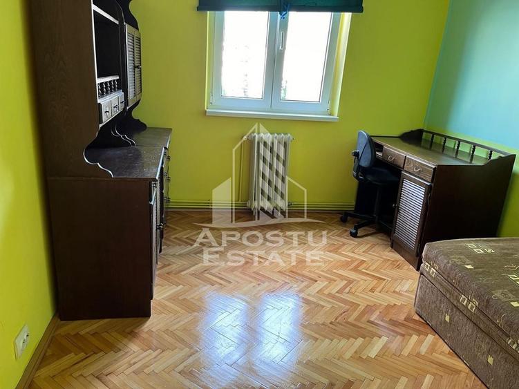 Apartament cu 3 camere decomandat, mobilat în Lunei
