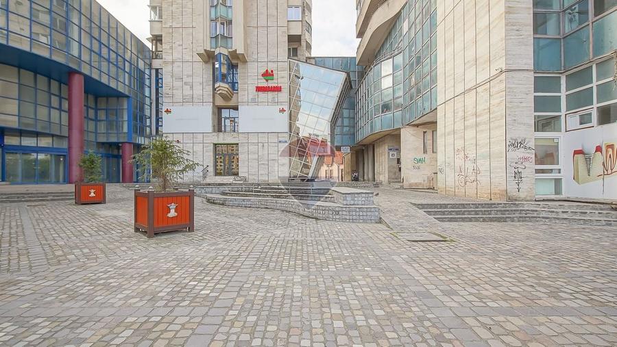 Birou, de 80 mp, în Centrul Civic