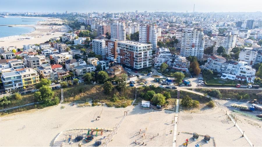Apartament cu 4 camere decomandat, mobilat în Faleza Nord