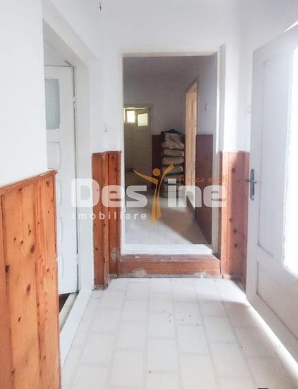 Casă individuală cu 5 camere cu Canalizare în Central
