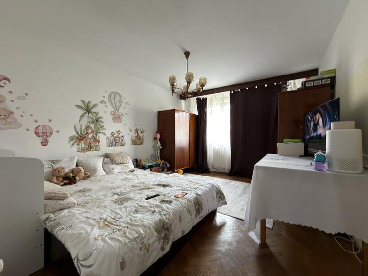 Apartament cu 4 camere decomandat, mobilat în Circumvalațiunii