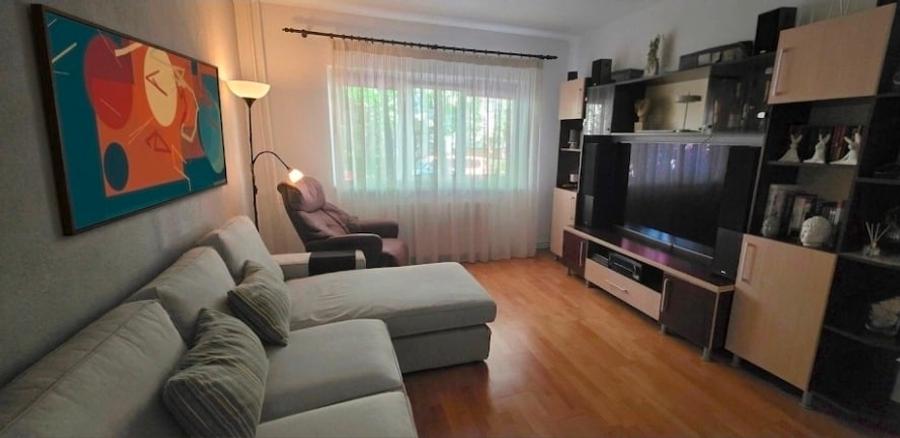 Apartament cu 3 camere decomandat, mobilat în Energiei