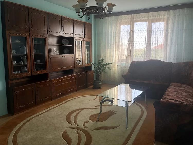 Apartament cu 4 camere decomandat în Mircea cel Bătrân