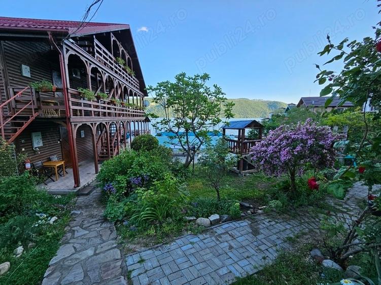 Casă cu 6 camere cu Teren 1000 Mp în Eșelnița