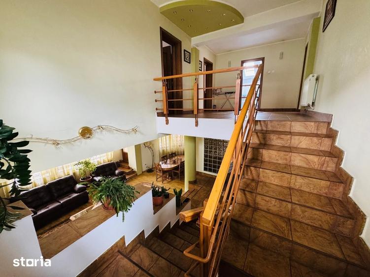 Casă cu 5 camere cu Teren 780 Mp în Nicolina