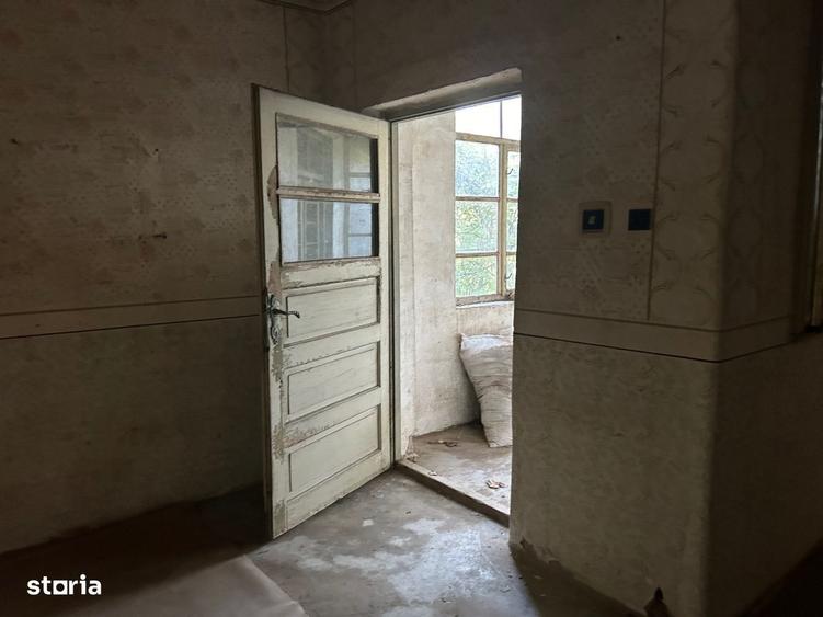 Casă cu 3 camere în Sântion