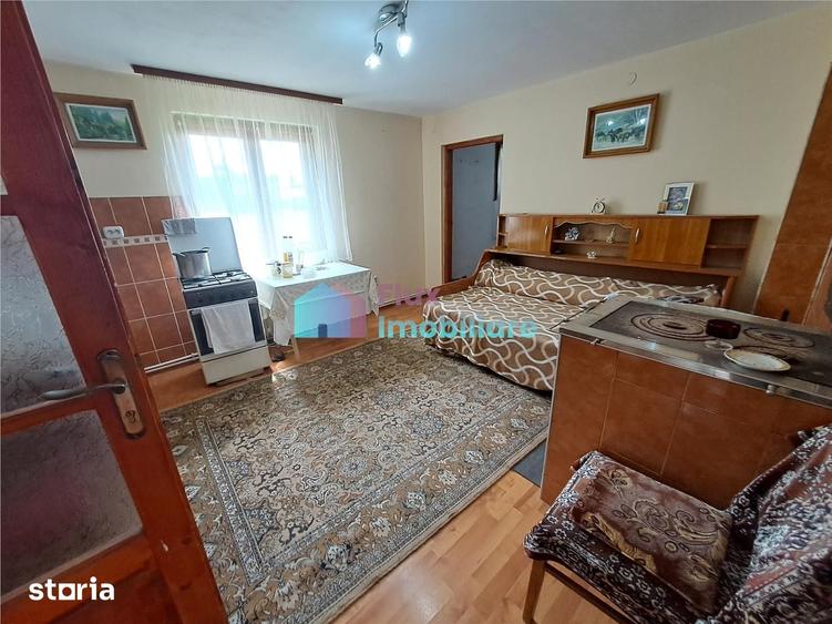 Casă cu 2 camere cu Teren 3743 Mp în Mălini