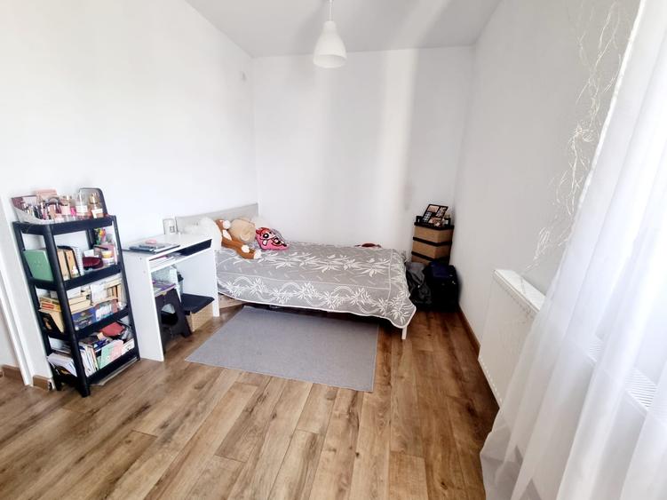 Apartament cu 3 camere semidecomandat, mobilat în Central