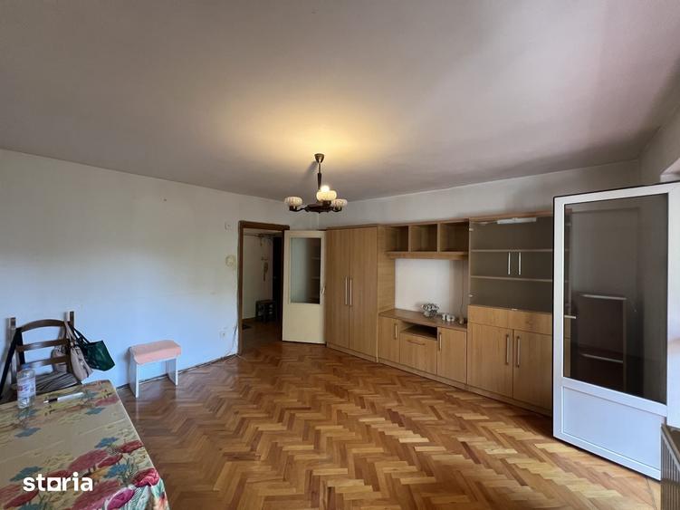 Apartament cu 4 camere în Micro 16