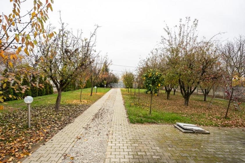 Casă individuală cu 7 camere cu Garaj în Săftica
