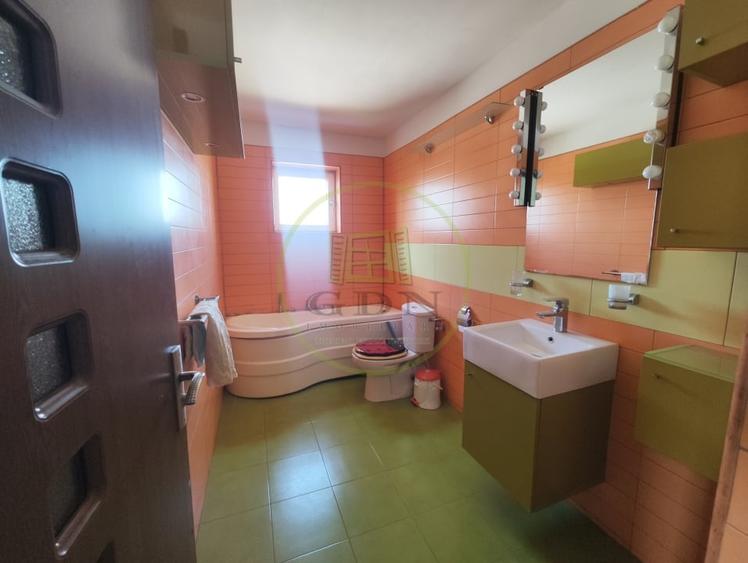 Casă individuală cu 5 camere cu Teren 661 Mp în Ghercești