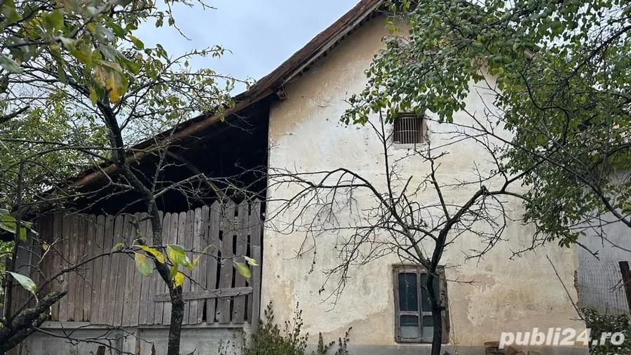 Casă cu 3 camere cu Teren 1543 Mp în Giurgița