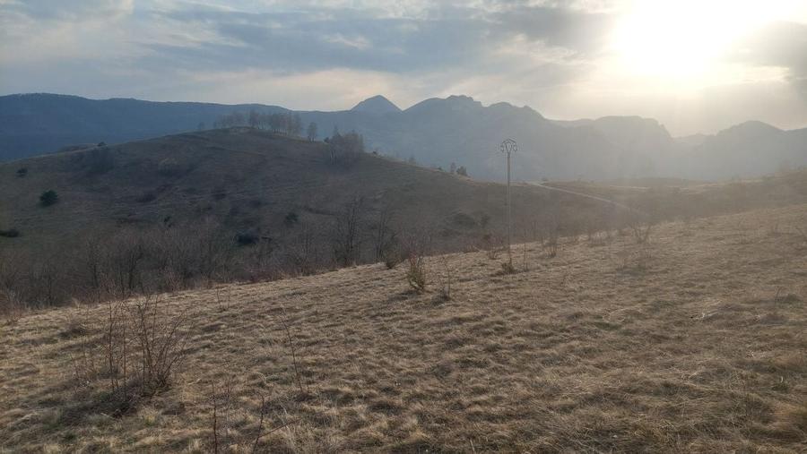 Teren de 3345 mp, în Vlădești