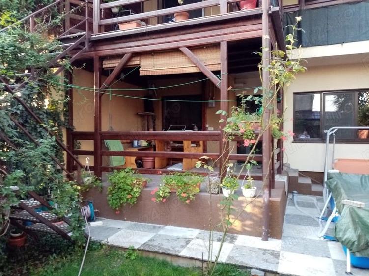 Casă cu 5 camere cu Teren 215 Mp în Roșu