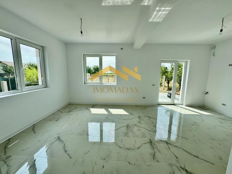Duplex cu 4 camere cu Canalizare în Utvin