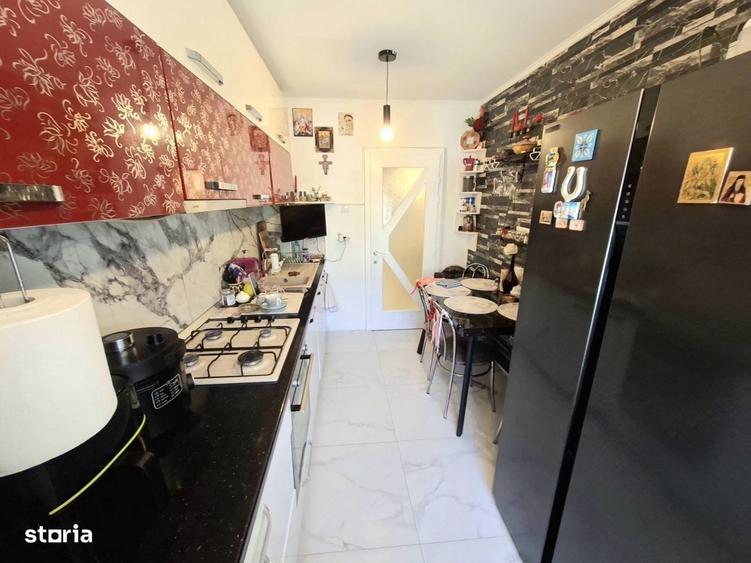 Apartament cu 4 camere decomandat în Central