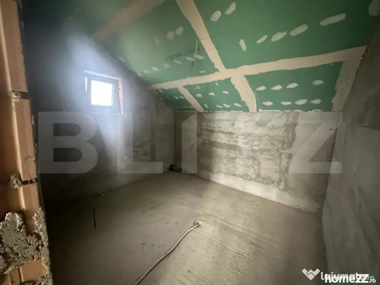 Casă cu 4 camere cu Teren 300 Mp în Lazuri