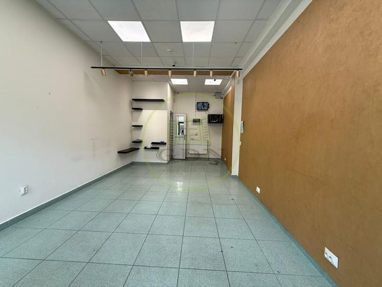 Spațiu comercial, de 31 mp, în Rovine