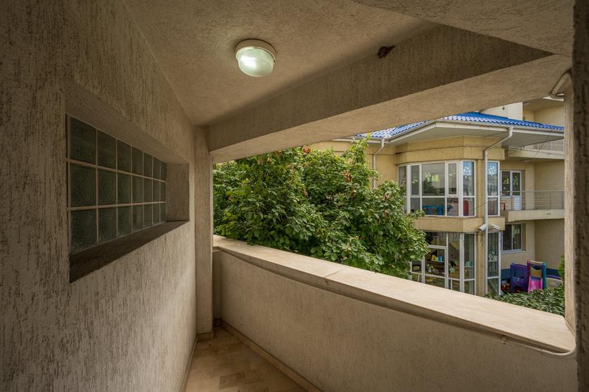 Apartament cu 3 camere decomandat în Drumul Sării