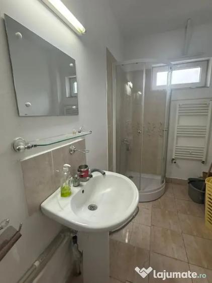 Garsonieră decomandată în Central