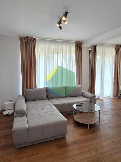 Casă individuală cu 5 camere cu Canalizare în Central