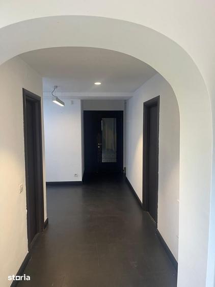 Casă cu 7 camere decomandat cu Teren 120 Mp în Floreasca