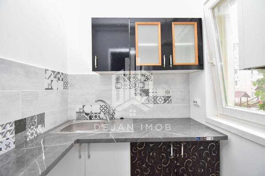 Apartament cu 2 camere semidecomandat în Simeria