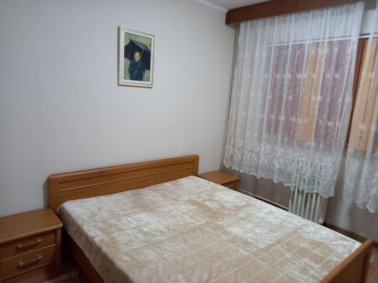 Apartament cu 3 camere decomandat, mobilat în P-ța Mihai Viteazu