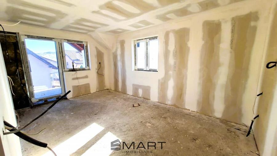 Casă cu 7 camere cu Teren 250 Mp în Șelimbăr