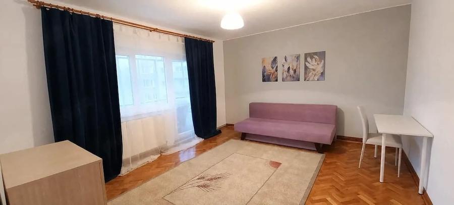 Apartament cu 3 camere decomandat în Complex Studențesc