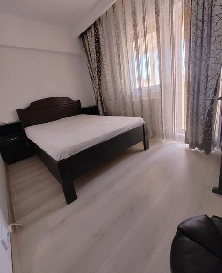 Apartament cu 3 camere decomandat în Capitol